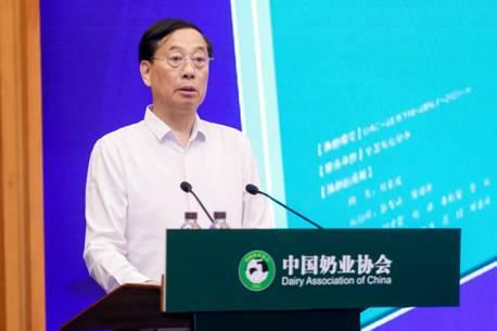 中國乳業2025：躍進狂想或數字遊戲？揭秘乳業發展真相