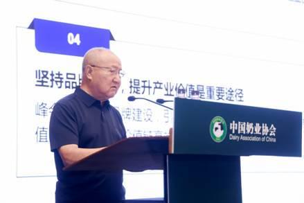 中國乳業2025：躍進狂想或數字遊戲？揭秘乳業發展真相
